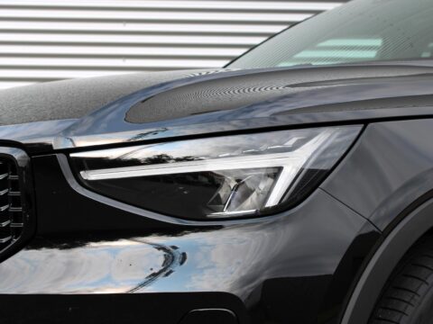 Volvo XC40 2.0 B4 Plus Black Edition