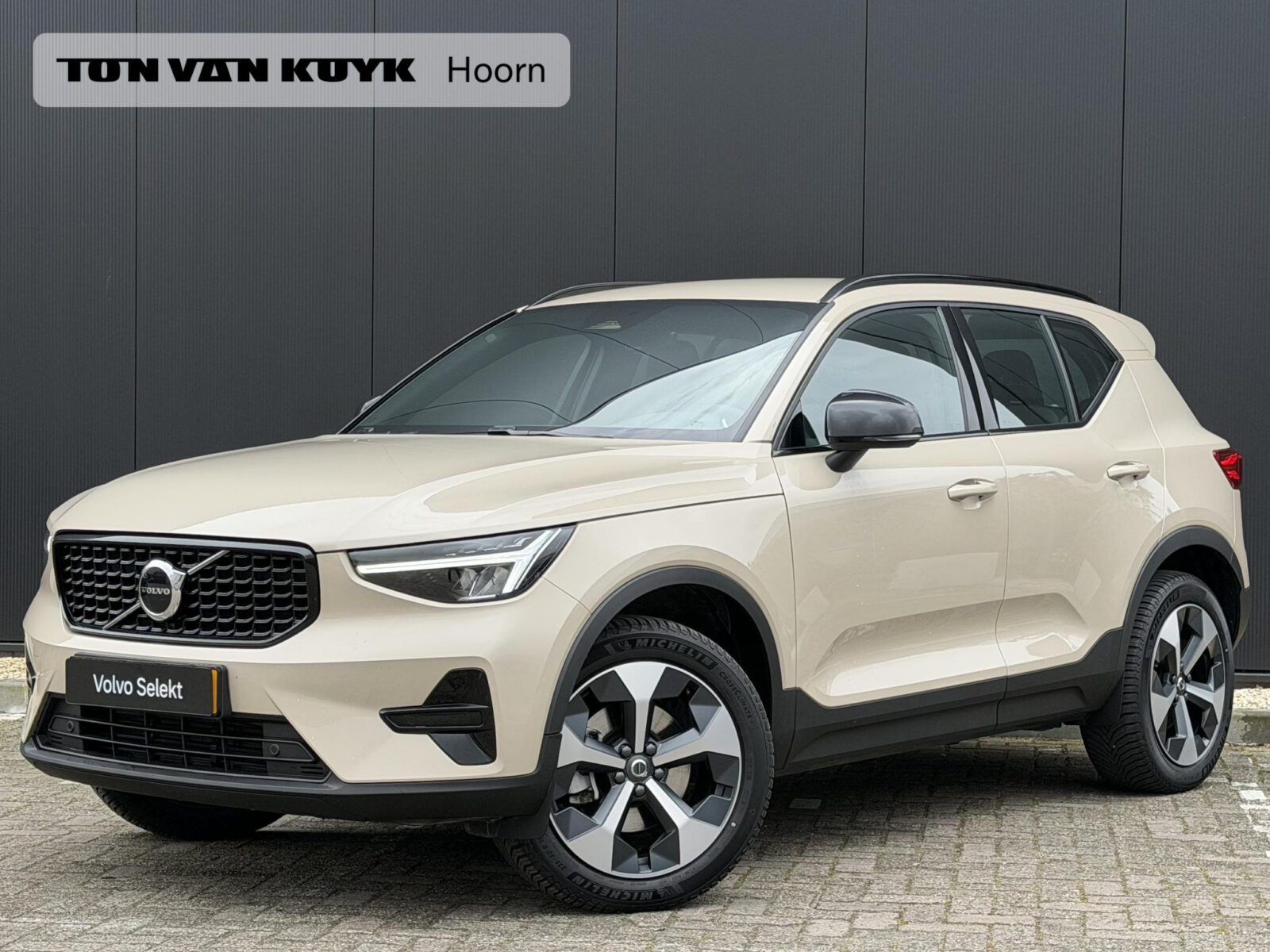 Volvo XC40 - Foto 1