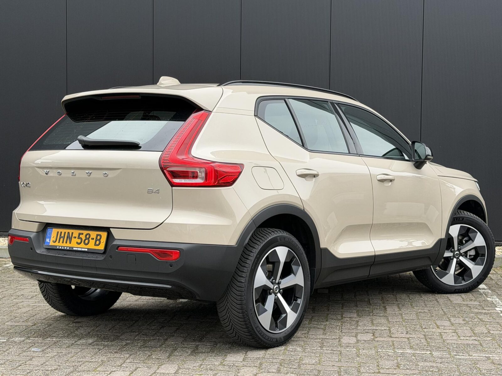 Volvo XC40 - Foto 14