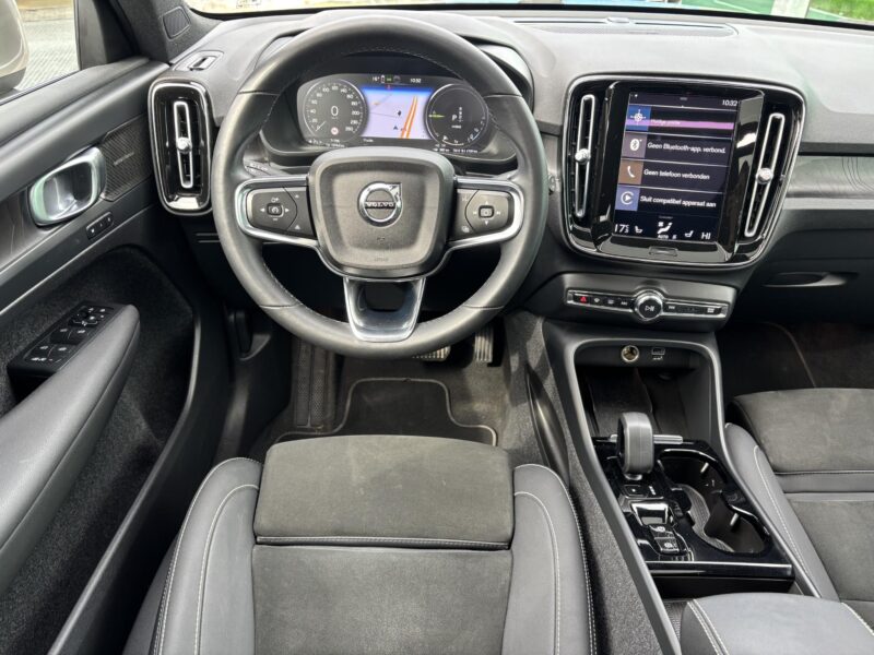 Volvo XC40 - Foto 2
