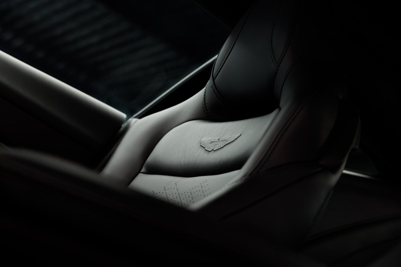 Aston Martin DBS - Foto 15