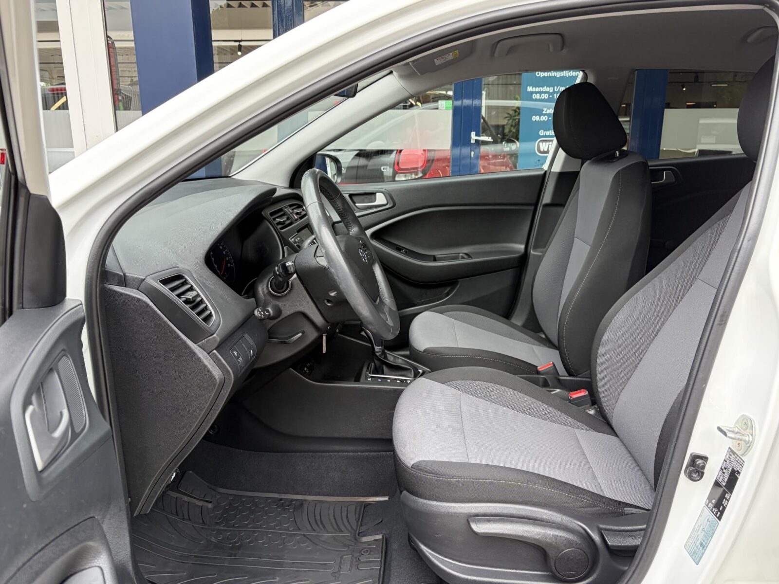 Hyundai i20 - Foto 11