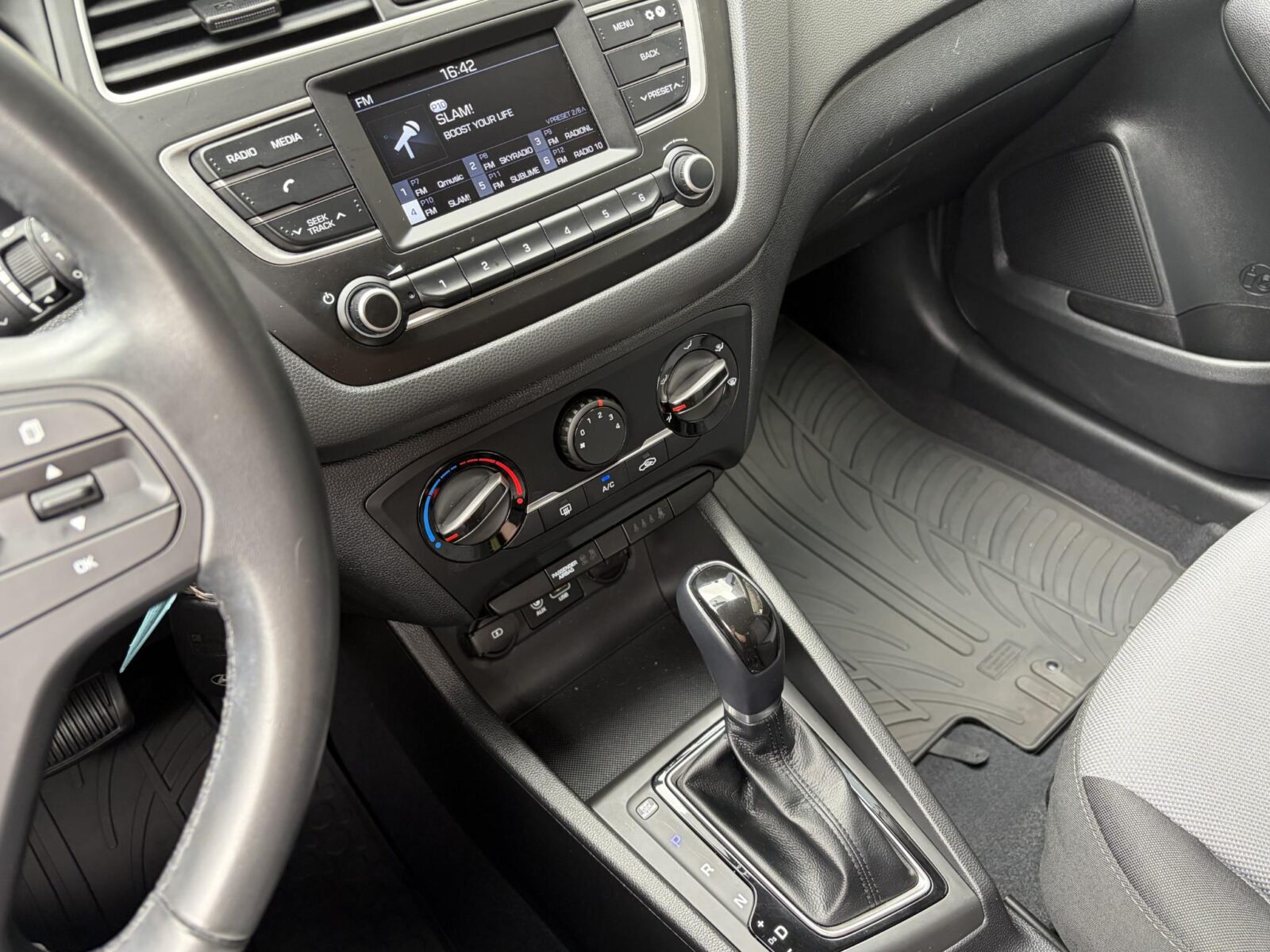 Hyundai i20 - Foto 22