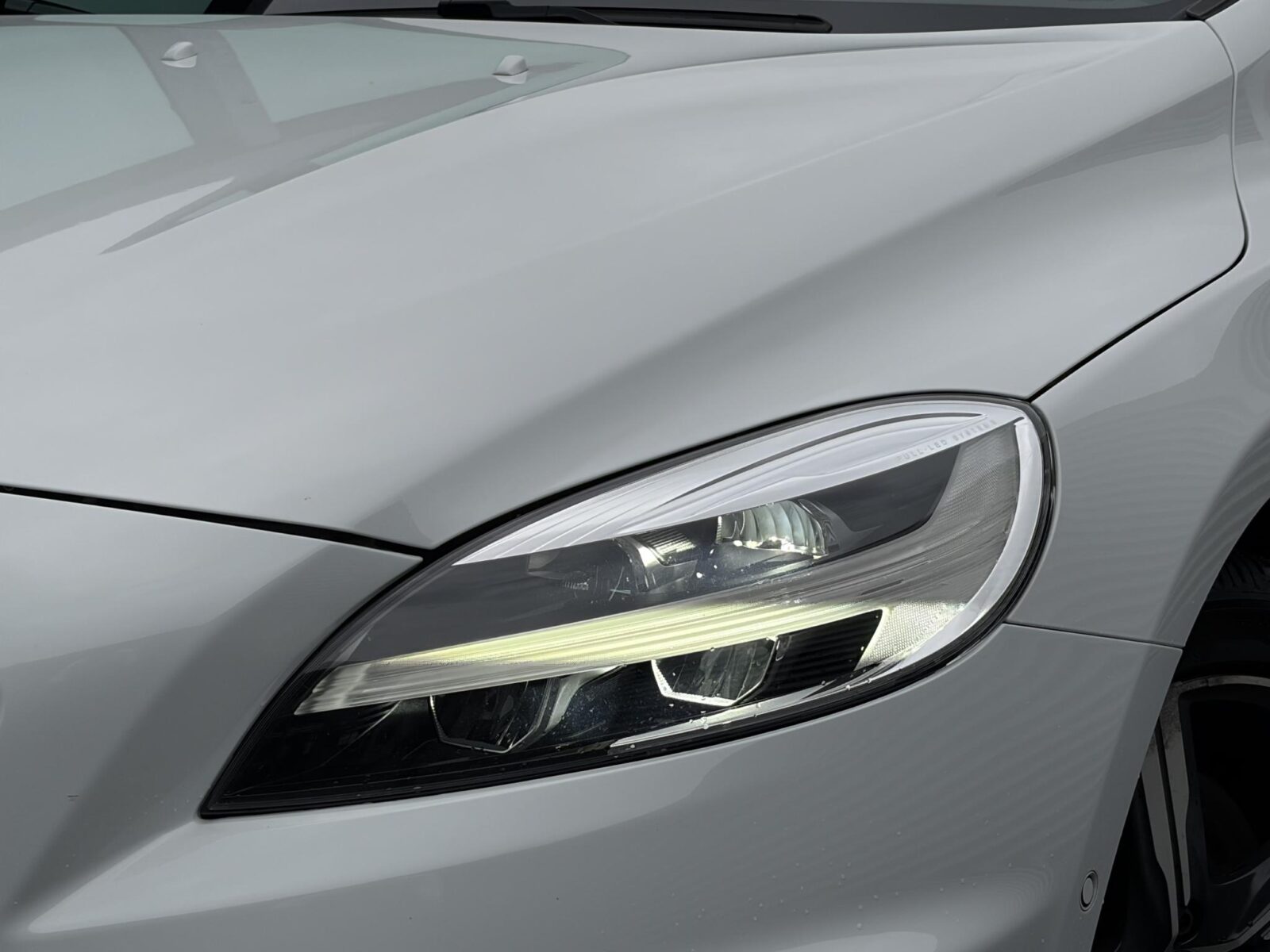 Volvo V40 - Foto 12