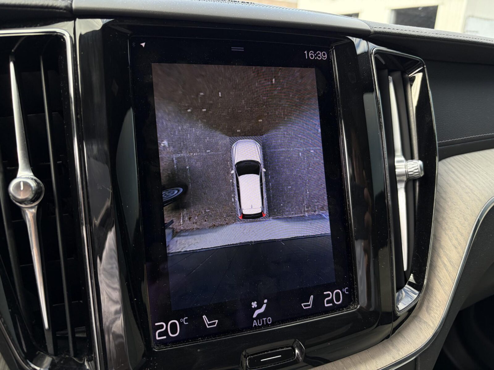 Volvo XC60 - Foto 24