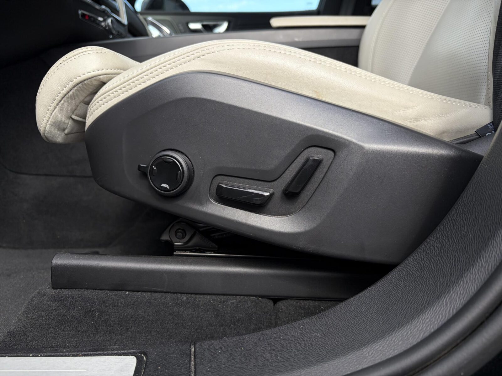 Volvo XC60 - Foto 25