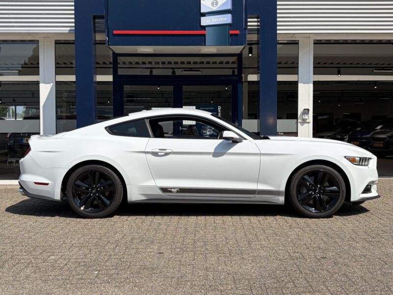 Ford Mustang - Foto 5