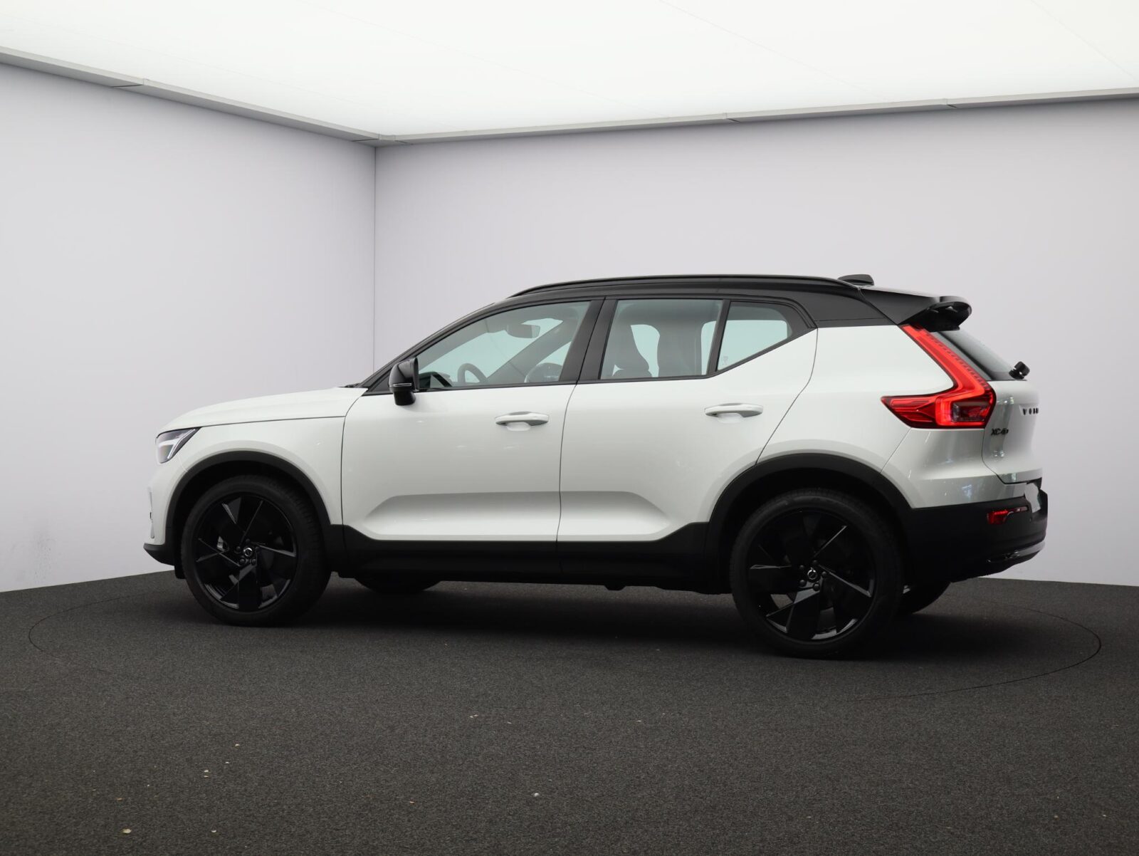 Volvo XC40 - Foto 24