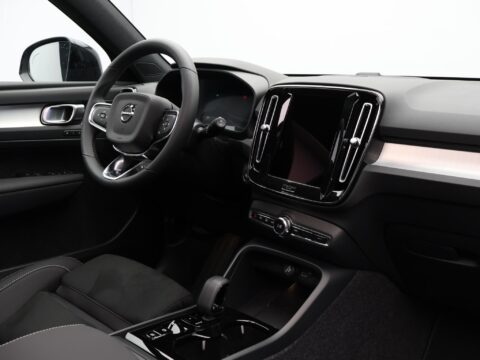 Volvo XC40 2.0 B4 Plus Dark