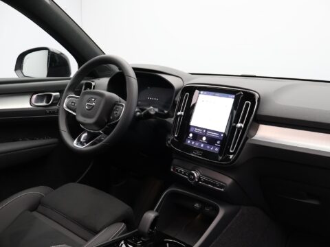 Volvo XC40 2.0 B4 Plus Dark