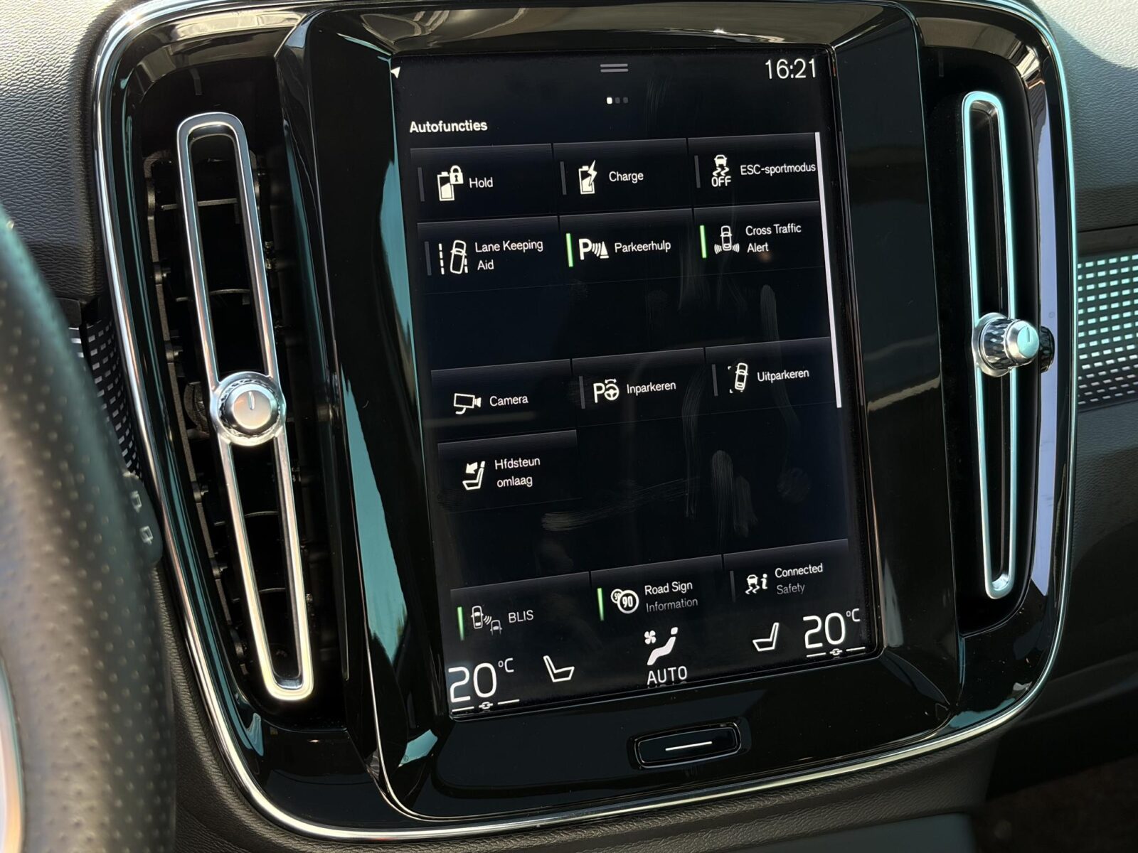 Volvo XC40 - Foto 25