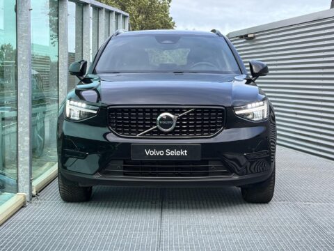 Volvo XC40 2.0 B4 Plus Dark