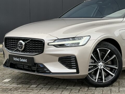 Volvo V60 2.0 T8 Plug-in hybrid AWD Plus Dark