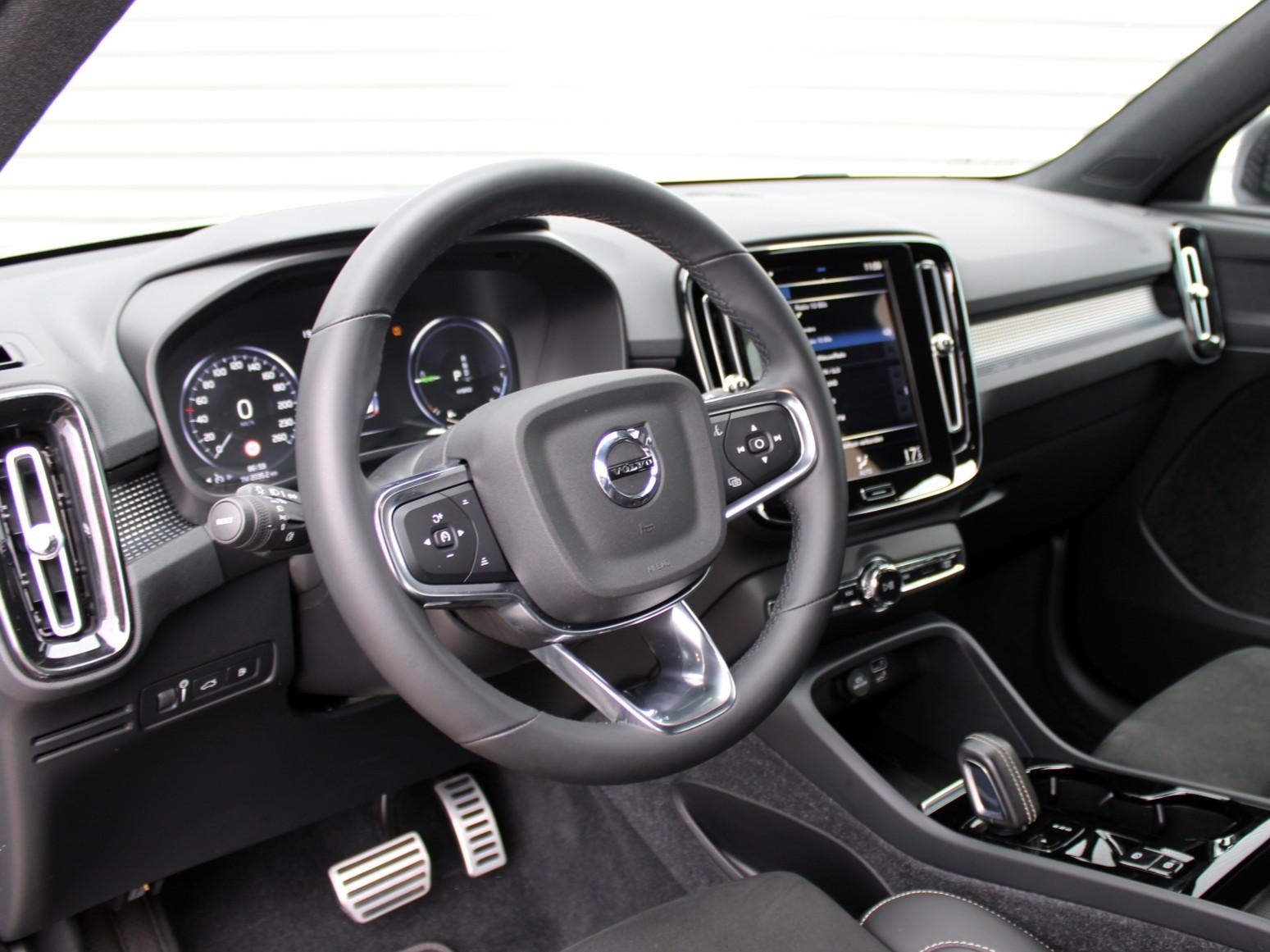 Volvo XC40 - Foto 12