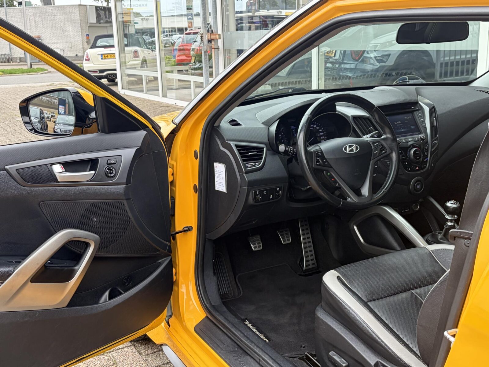 Hyundai Veloster - Foto 12