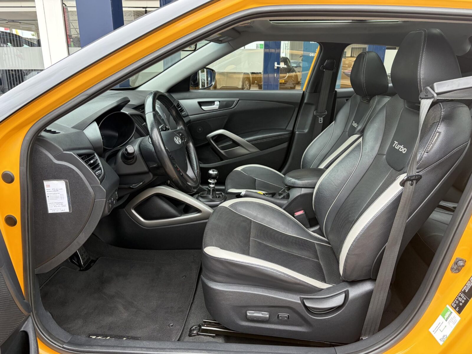 Hyundai Veloster - Foto 13