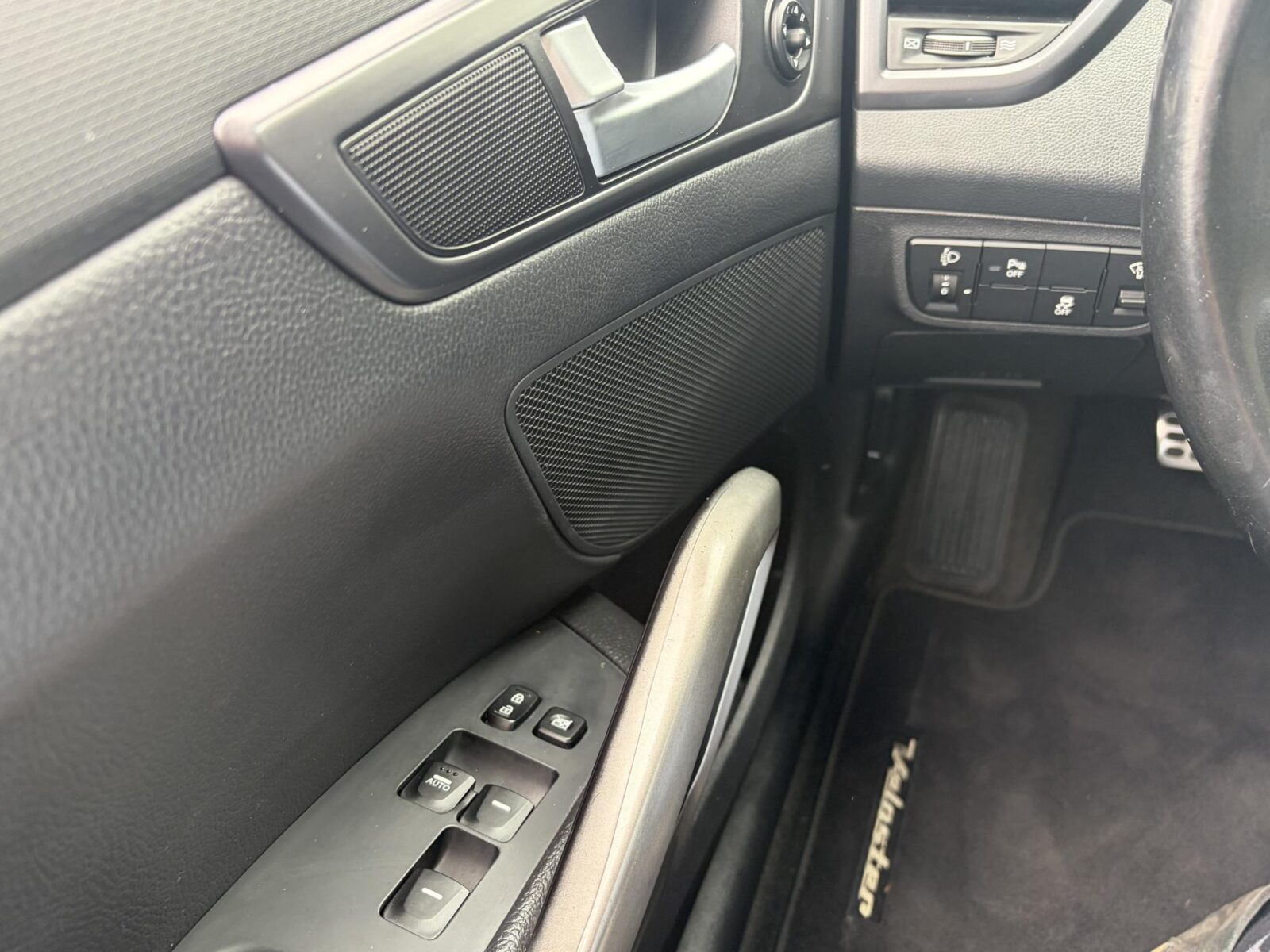 Hyundai Veloster - Foto 27