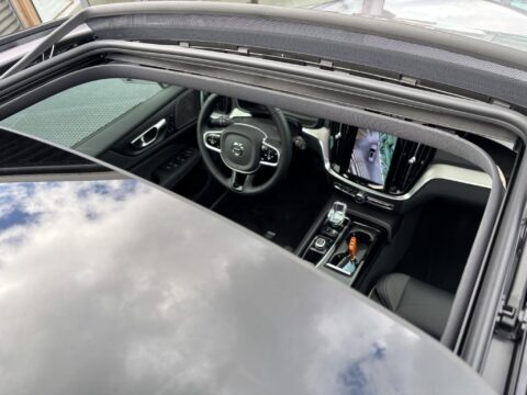 Volvo V60 2.0 T8 Plug-in hybrid AWD Plus Dark