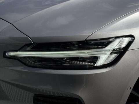 Volvo V60 2.0 T8 Plug-in hybrid AWD Plus Dark
