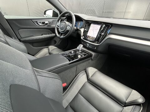 Volvo V60 2.0 T8 Plug-in hybrid AWD Plus Dark