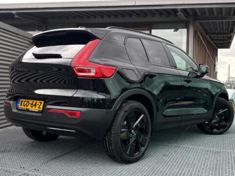 Volvo XC40 2.0 B4 Plus Black Edition