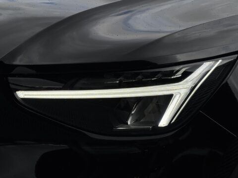 Volvo XC40 2.0 B4 Plus Black Edition
