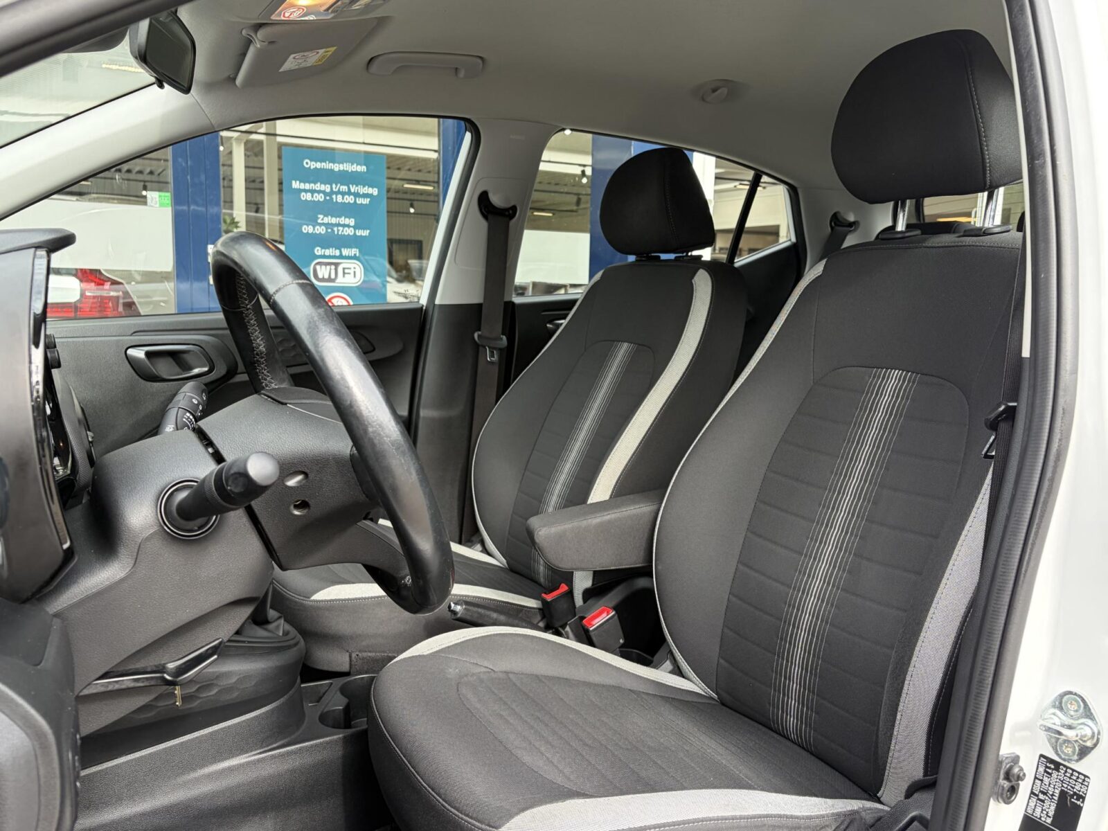 Hyundai i10 - Foto 13