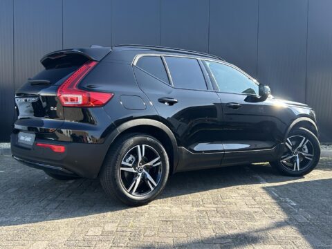 Volvo XC40 2.0 B4 Plus Dark