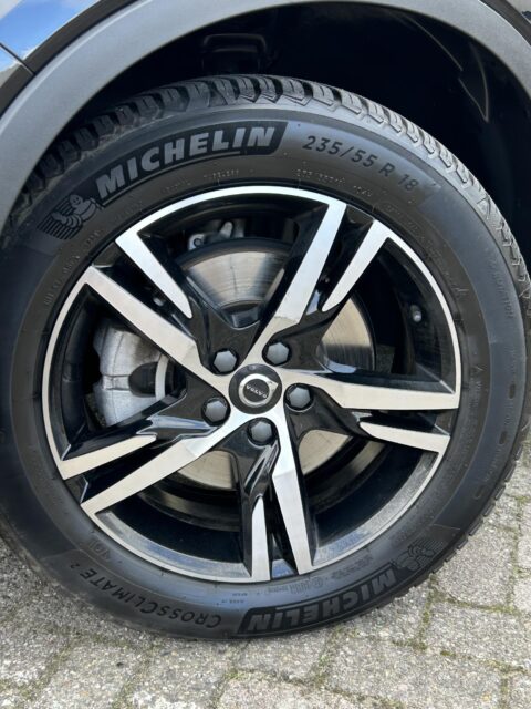 Volvo XC40 2.0 B4 Plus Dark