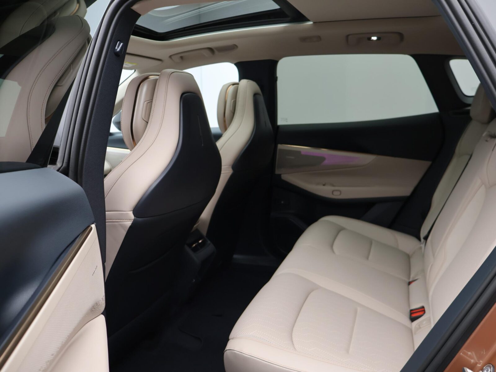 Lynk & Co 08 - Foto 14