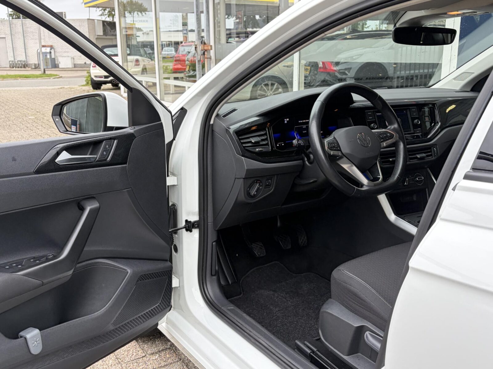 Volkswagen Polo - Foto 10