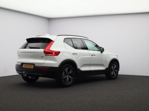 Volvo XC40 2.0 B4 Plus Dark
