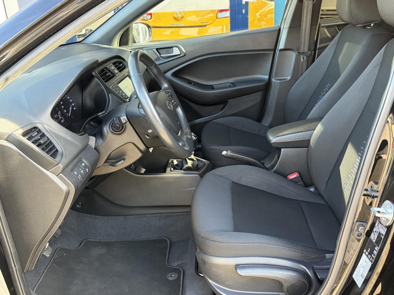 Hyundai i20 - Foto 11