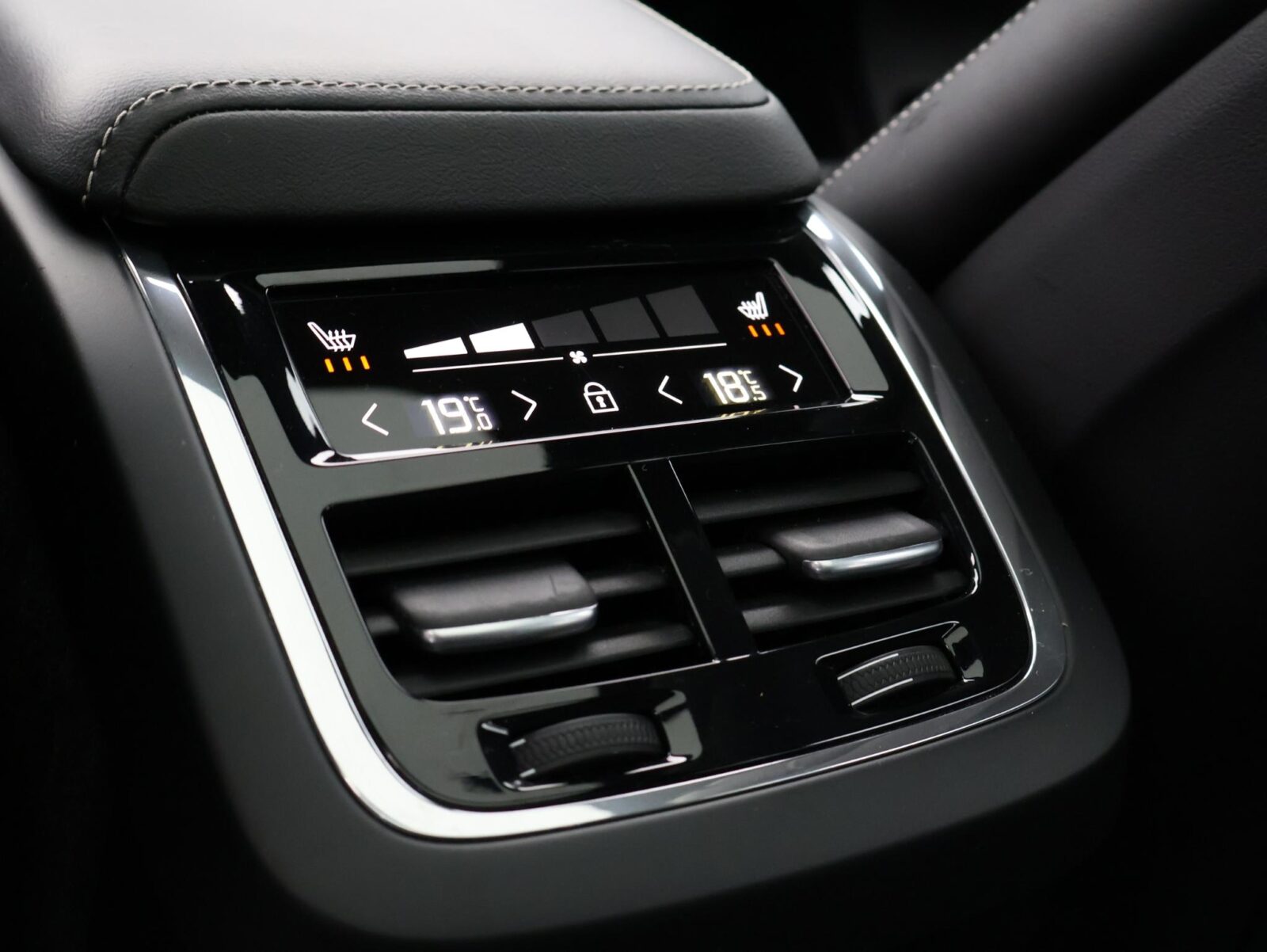 Volvo XC60 - Foto 24