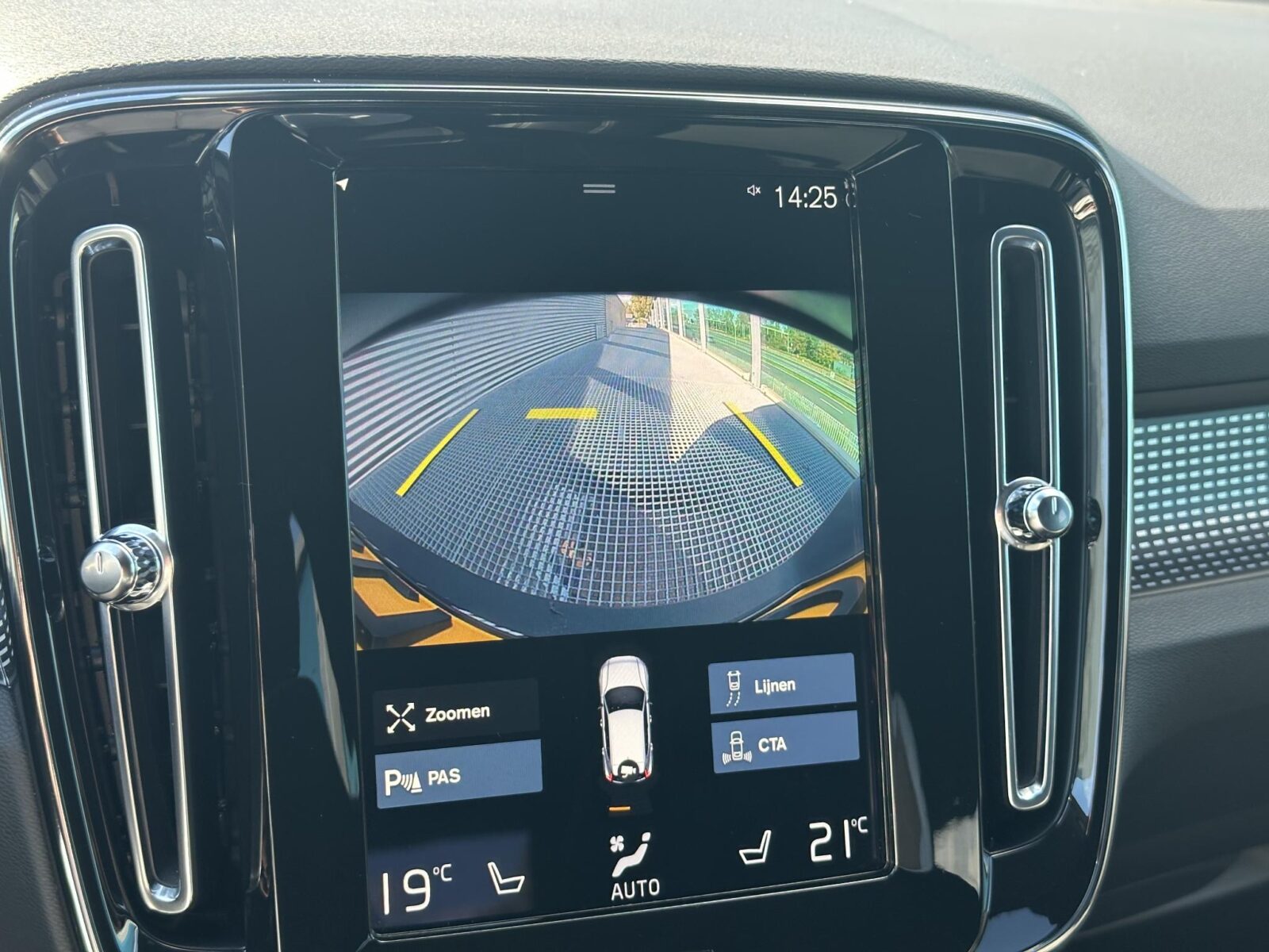 Volvo XC40 - Foto 15