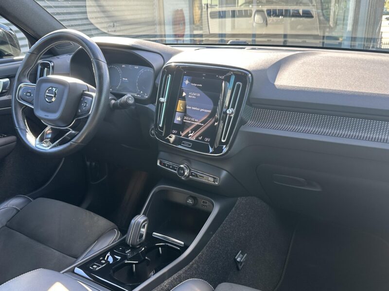 Volvo XC40 - Foto 2