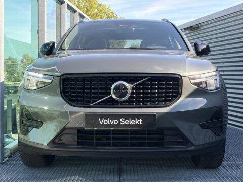 Volvo XC40 2.0 B4 Plus Dark