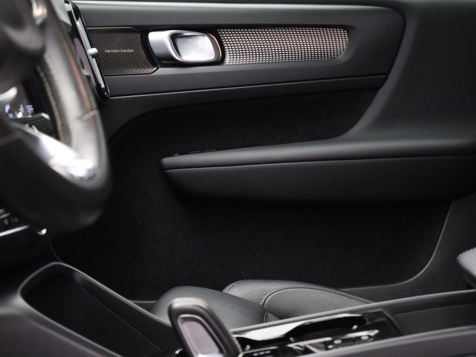 Volvo XC40 - Foto 23
