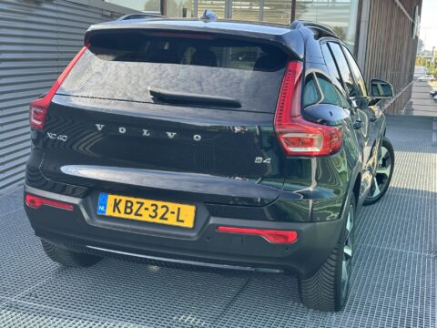 Volvo XC40 2.0 B4 Plus Dark