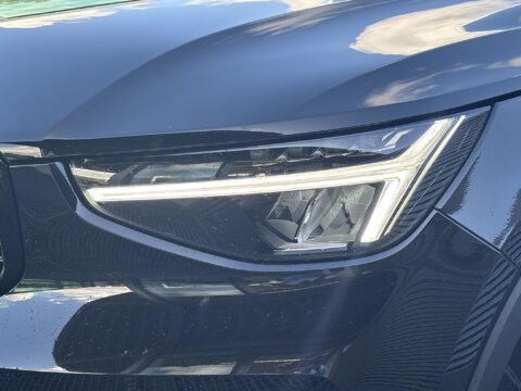 Volvo XC40 2.0 B4 Plus Black Edition