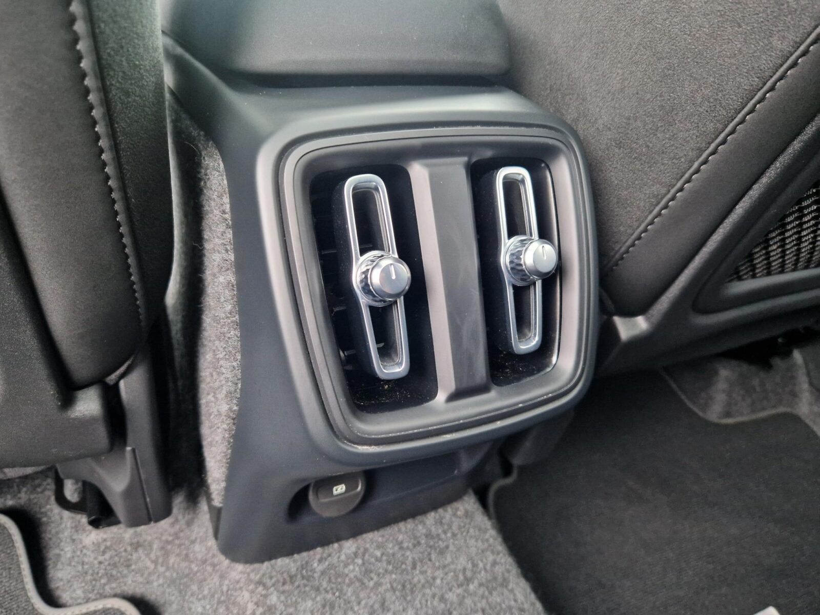 Volvo XC40 - Foto 23