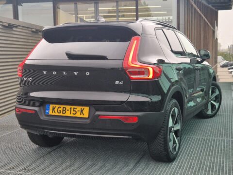Volvo XC40 2.0 B4 Plus Dark