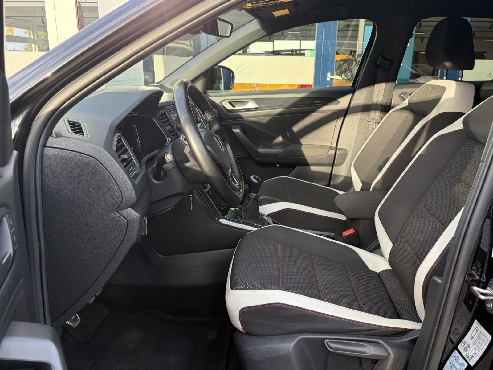 Volkswagen T-Roc - Foto 11
