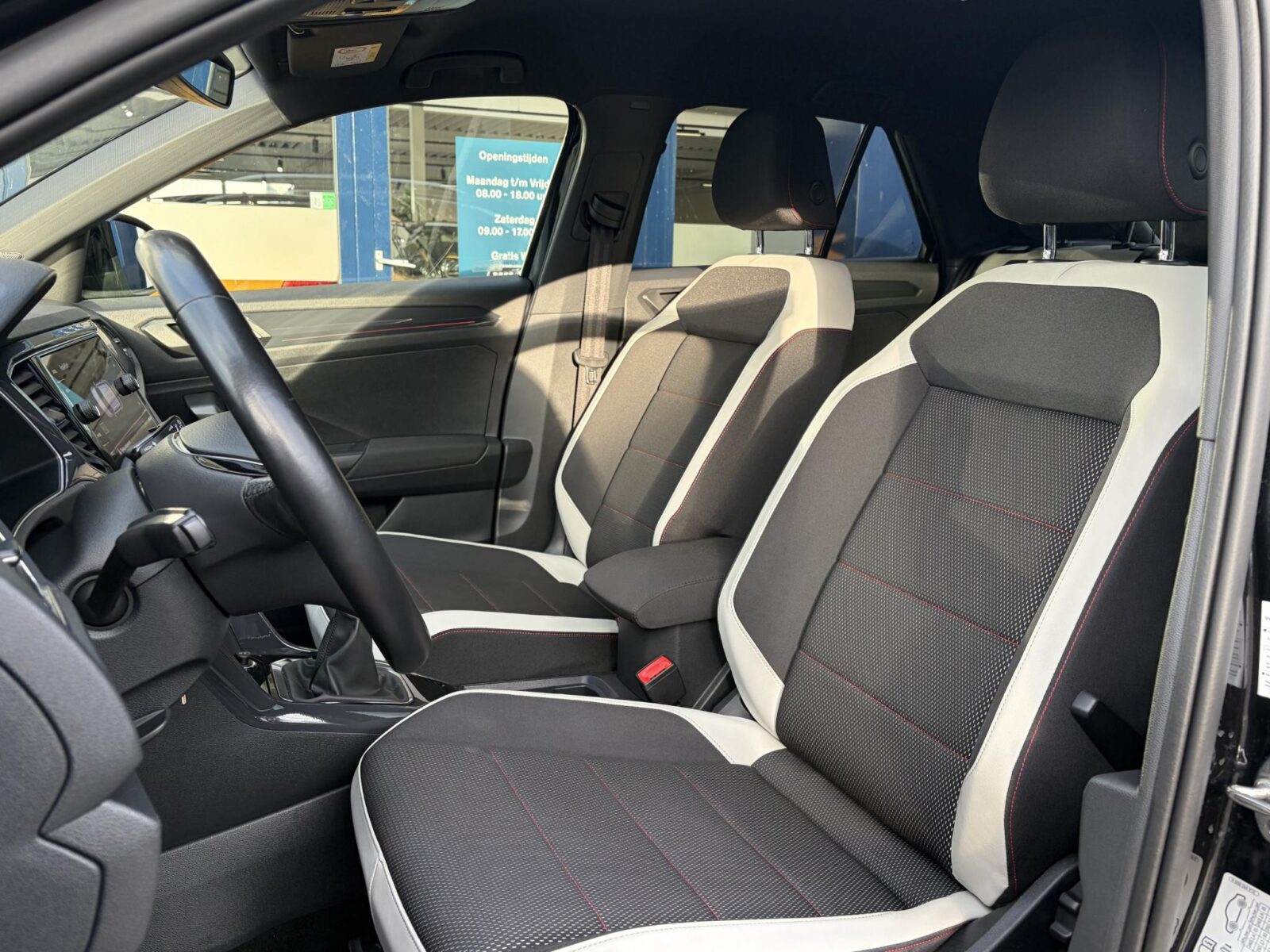 Volkswagen T-Roc - Foto 12