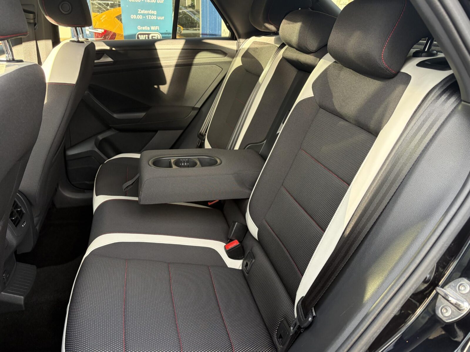 Volkswagen T-Roc - Foto 13