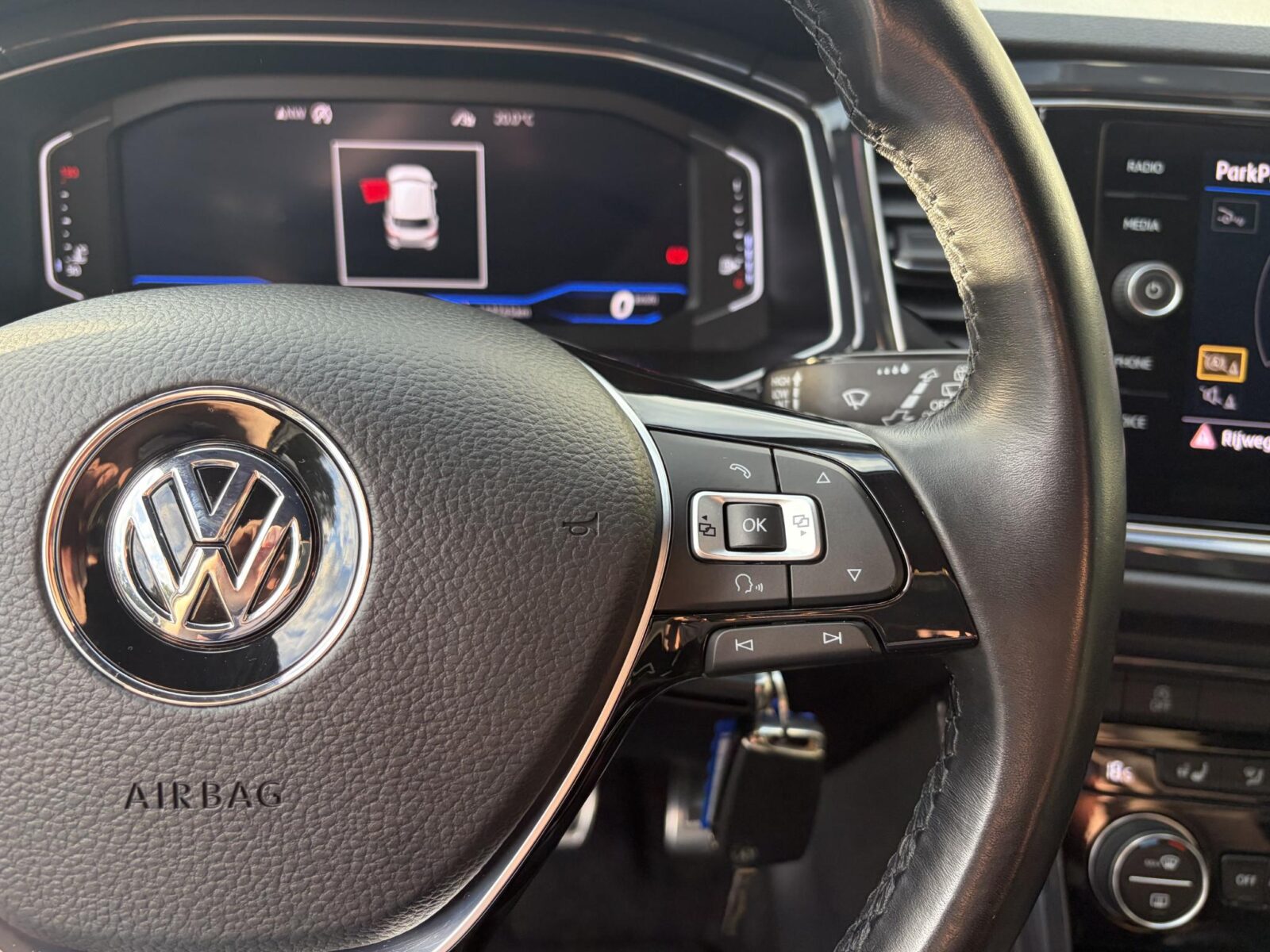 Volkswagen T-Roc - Foto 18