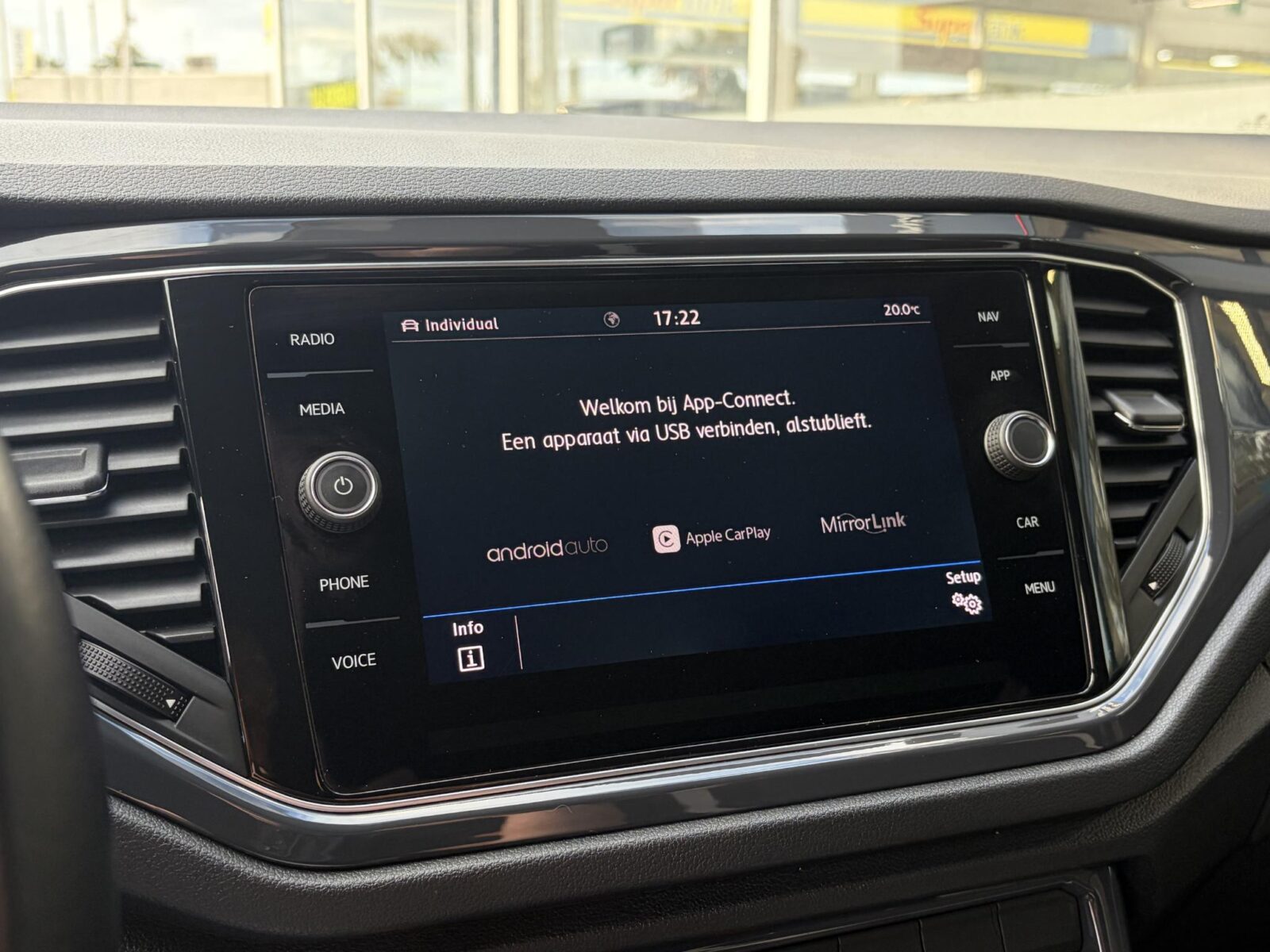 Volkswagen T-Roc - Foto 23