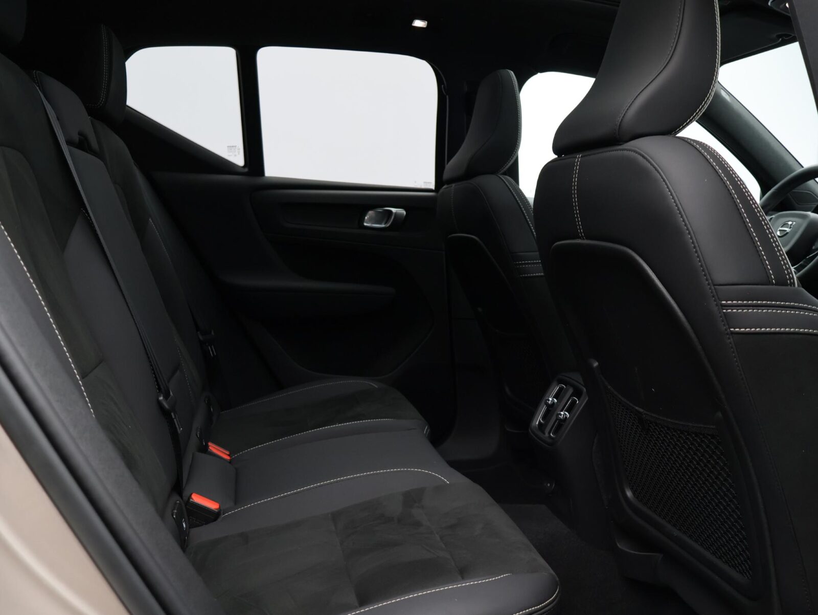 Volvo XC40 - Foto 11