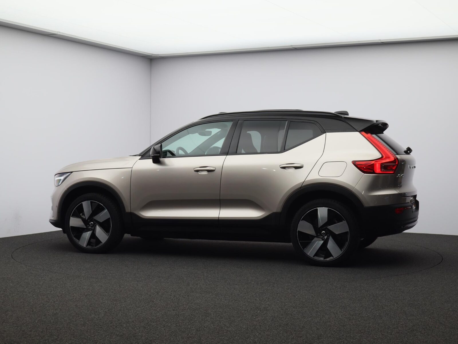 Volvo XC40 - Foto 23