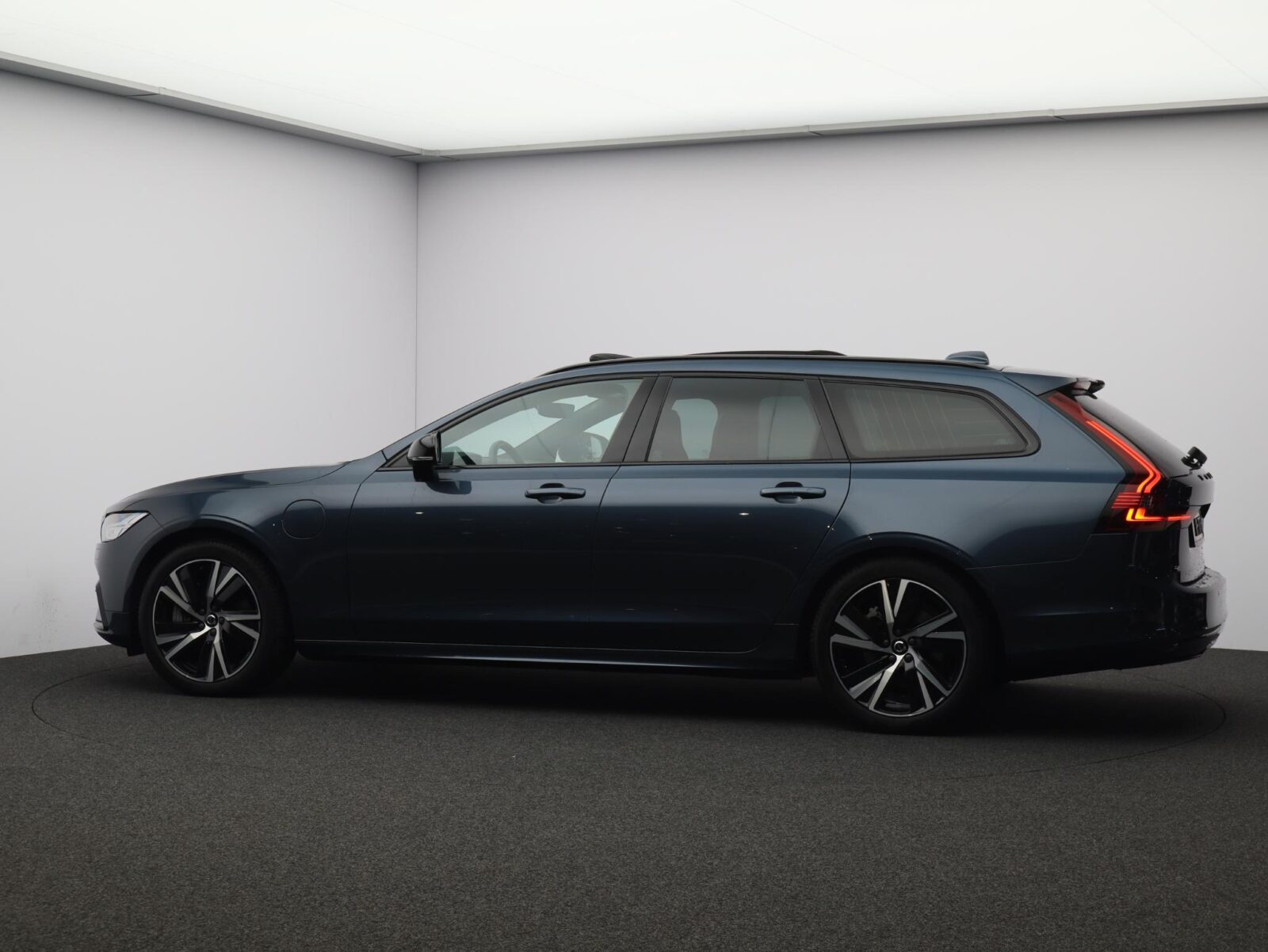 Volvo V90 - Foto 26